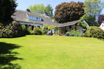 freistehende Villa mit traumhaftem Grundstück, div. Terrassen, Garagenhaus etc. in W-Ronsdorf 